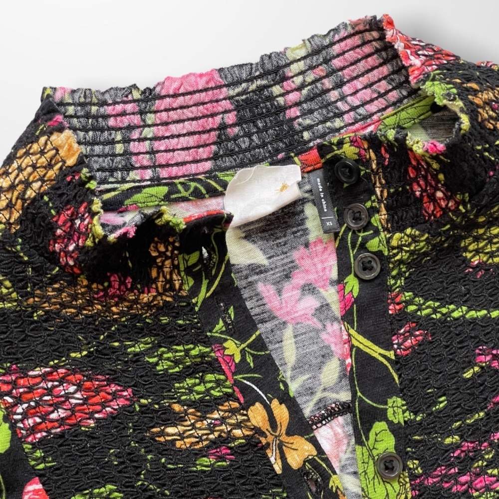 Anthropologie Akemi + Kim Sleevless Floral Blouse - Picture 7 of 9
